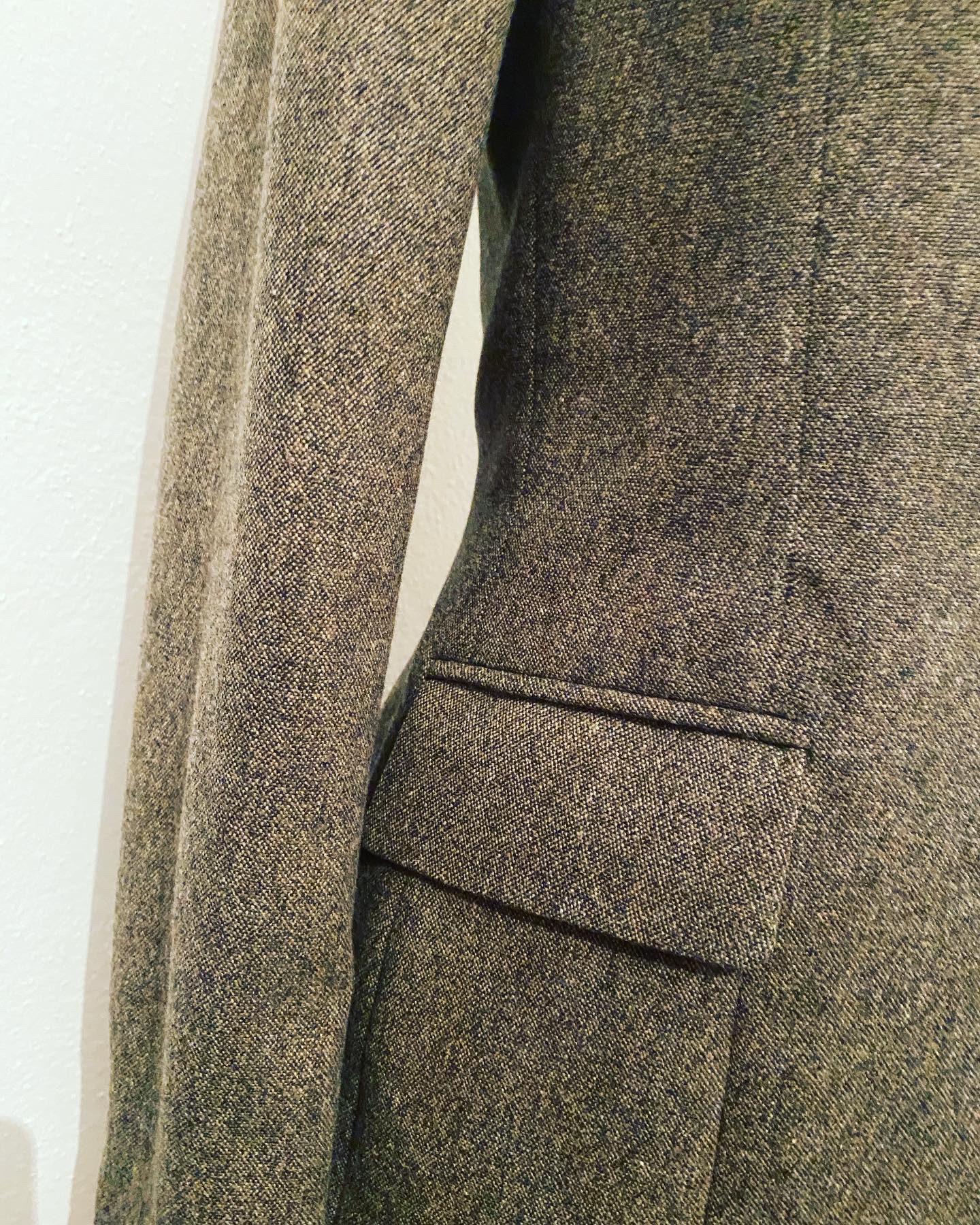 Arbeitsvorgang eines masgeschneidderten Sakkos